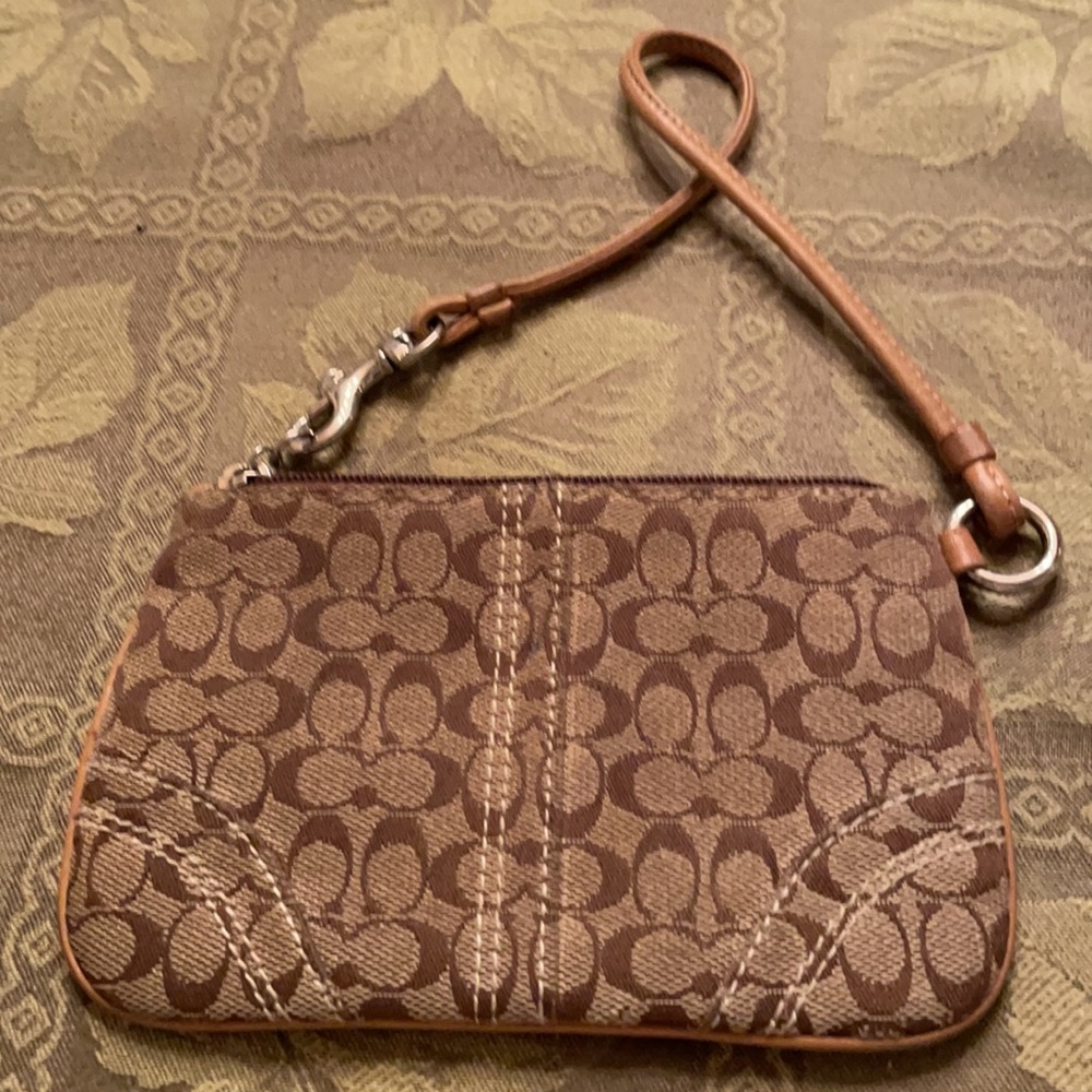 Coach wristlet - Picture 2 of 5
